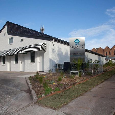 Grand Hotel And Studios Wyong Exterior foto